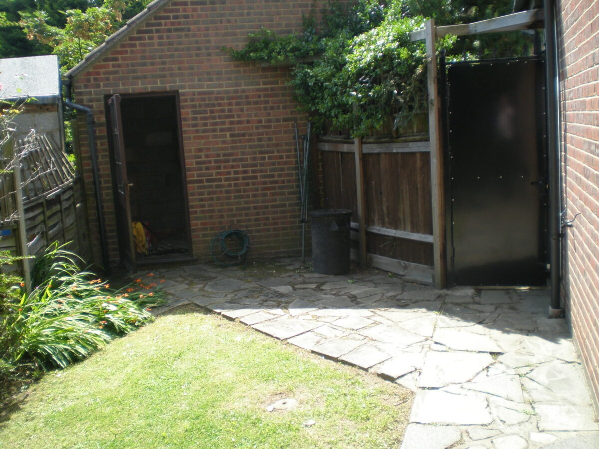 Bronte Close, Gants Hill